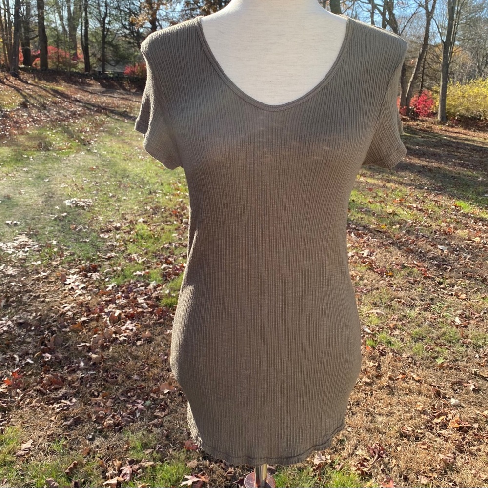 SUNDRY TOP TEE SHORT SLEEVE V-NECK OLIVE GREEN Size 3 L USA